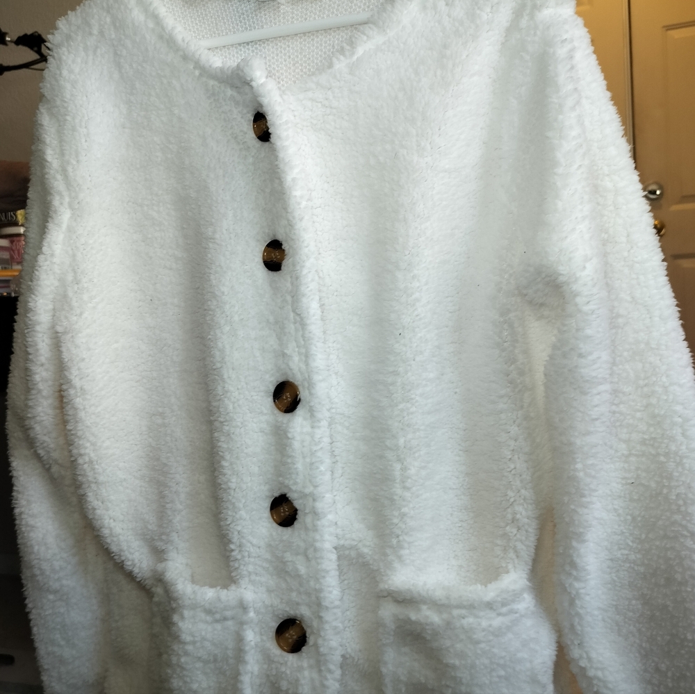 Smaller 2xl Breathable White Fuzzy Jacket